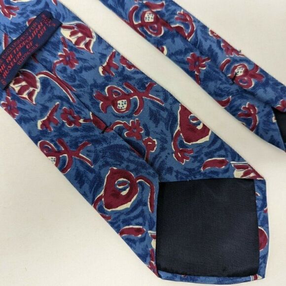 METROPOLITAN MUSEUM OF ART SILK TIE BLUE PURPLE CAVE PAINTINGS 4" - Picture 2 of 2